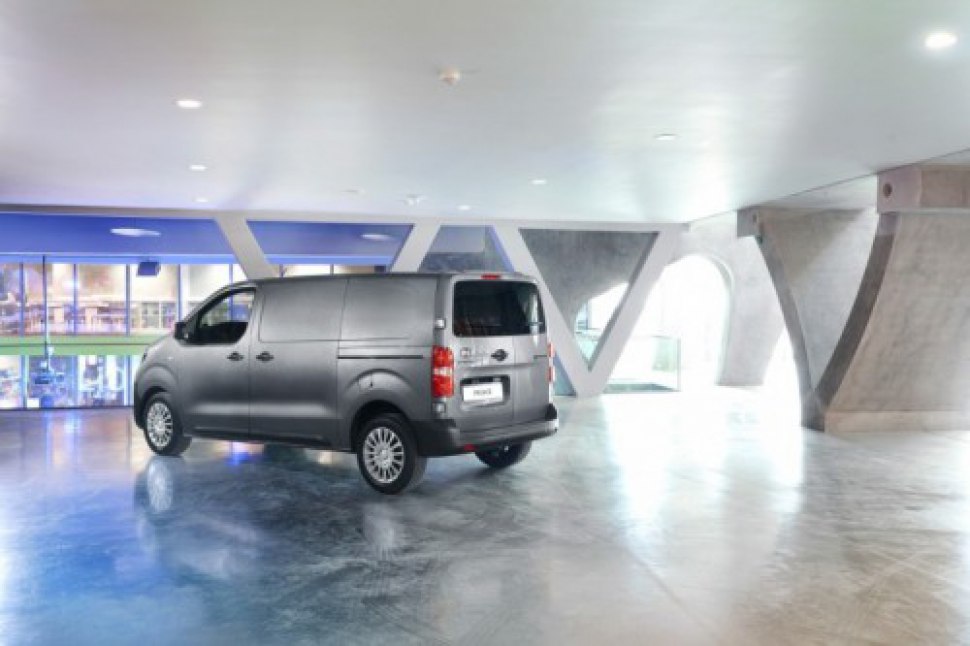 Микроавтобус toyota proace